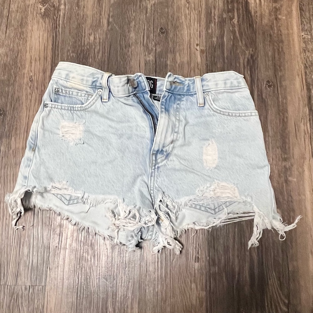 BDG-URBAN OUTFITTERS-LIGHT WASH JEAN SHORTS